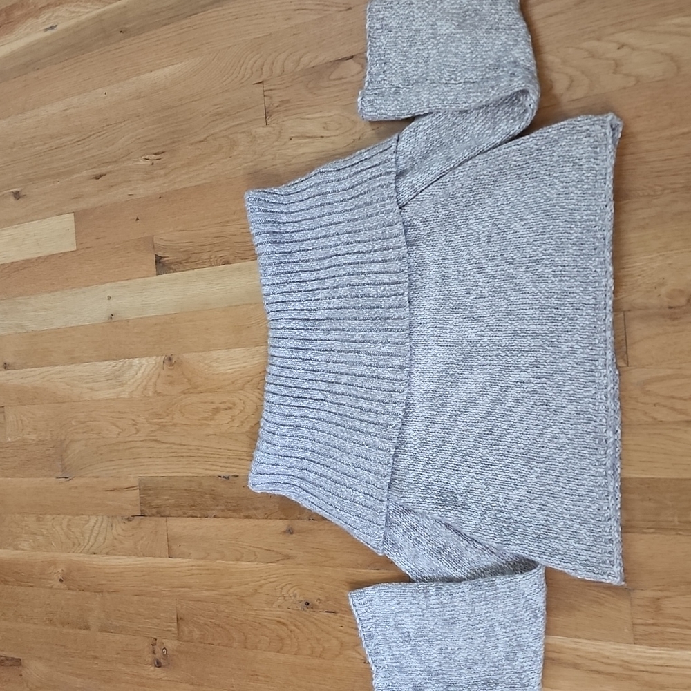 Aerie **2/$12**LIKE NEW off the shoulder Sweater Size XS - Picture 1 of 4